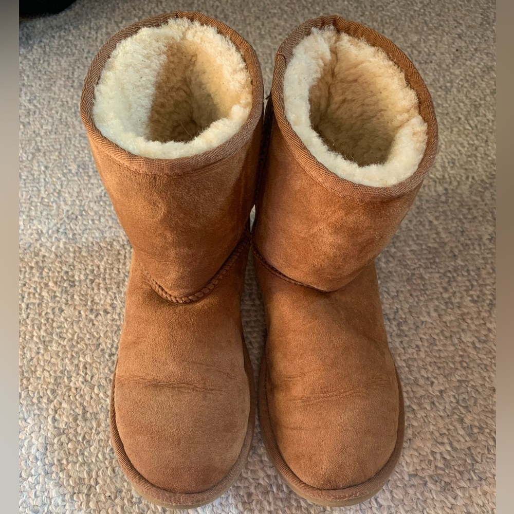 UGG chestnut classic short II boots